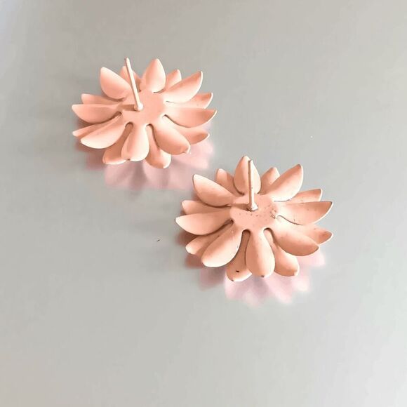 2/$21 Ladies Pink Flower Earrings - Picture 2 of 7